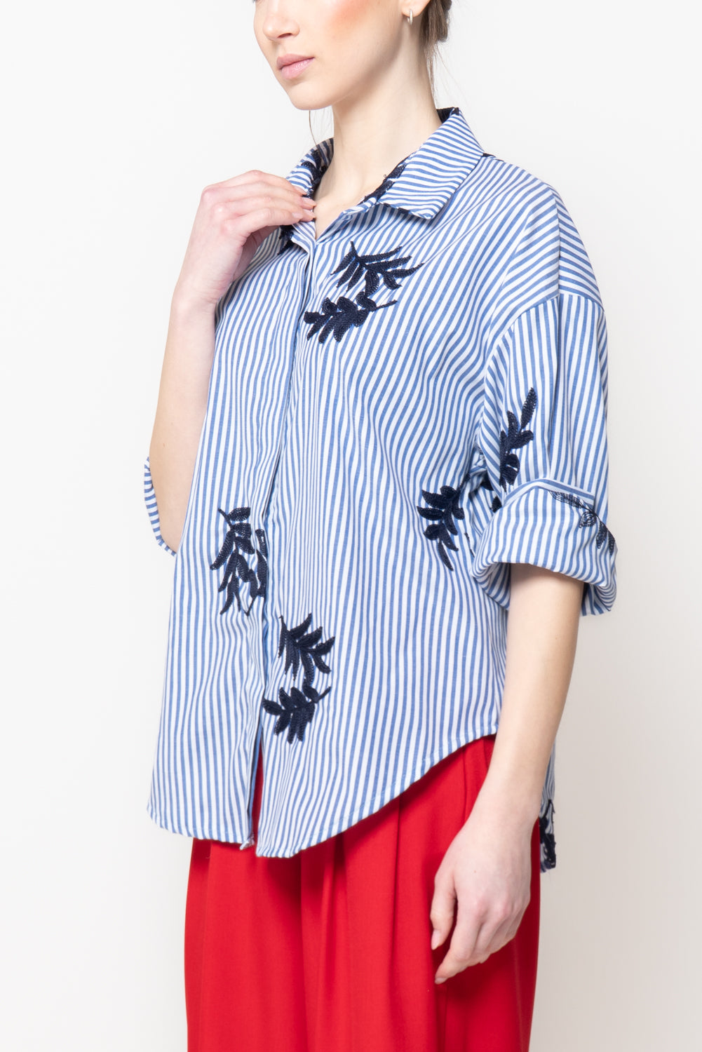 Camicia a Righe con Ricami Foglia