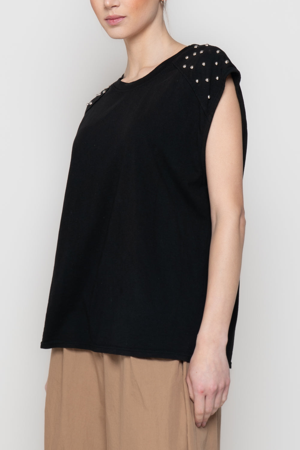 T-shirt con Borchie su Spalla