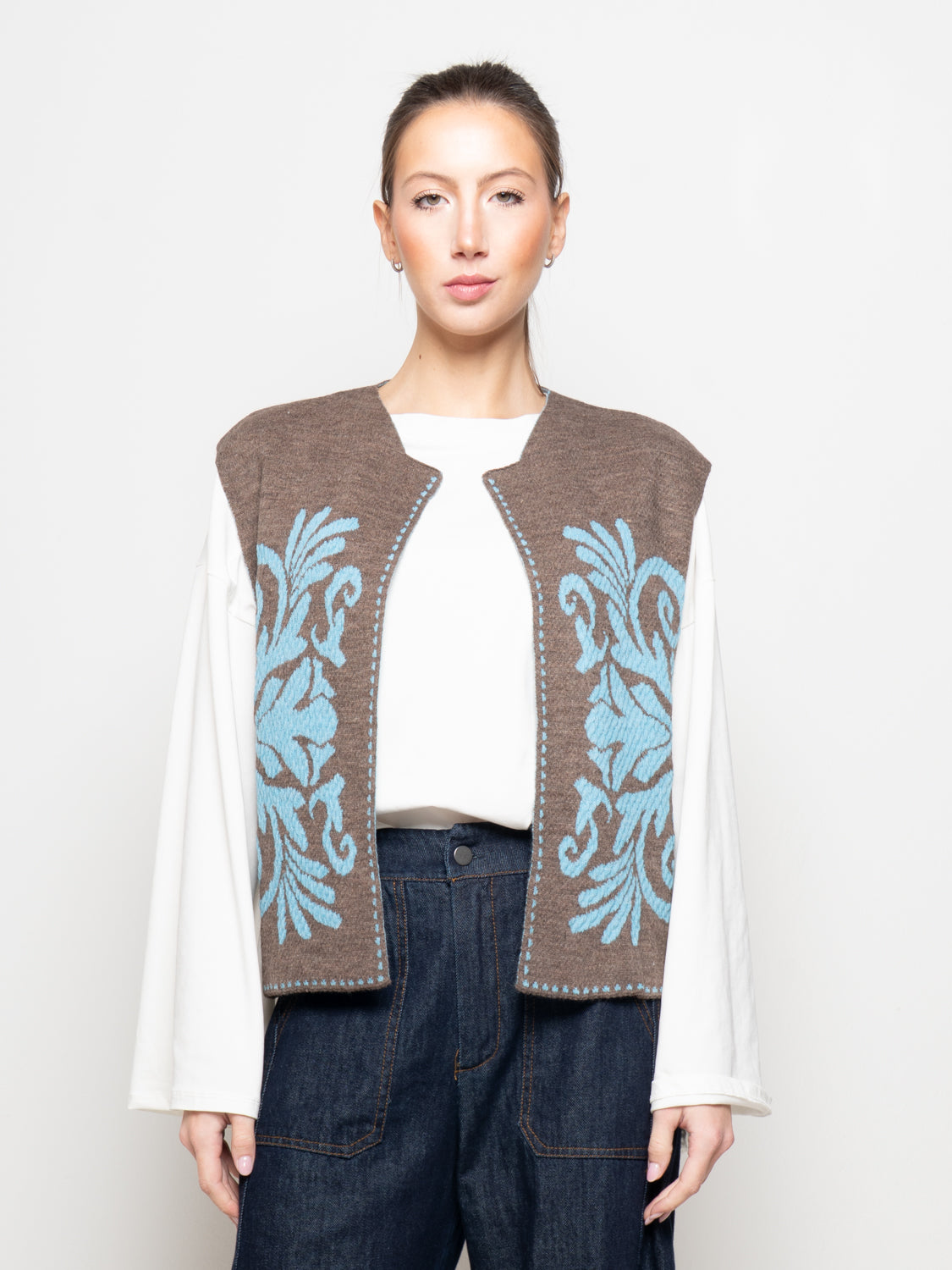 Gilet jacquard con ricamo
