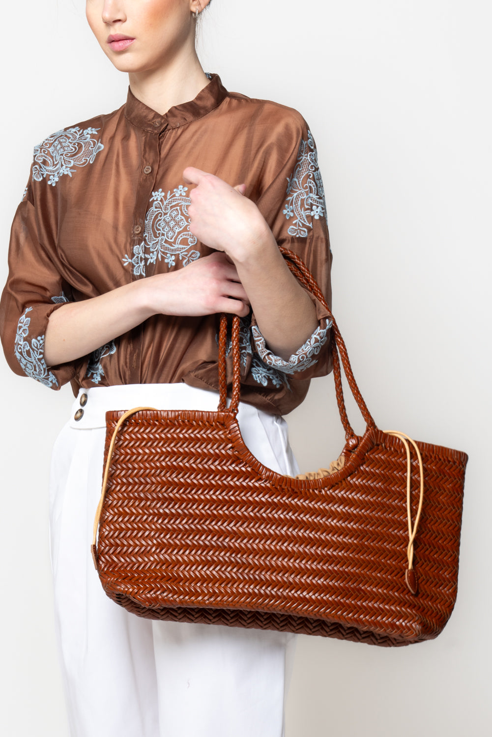 Borsa intrecciata in pelle