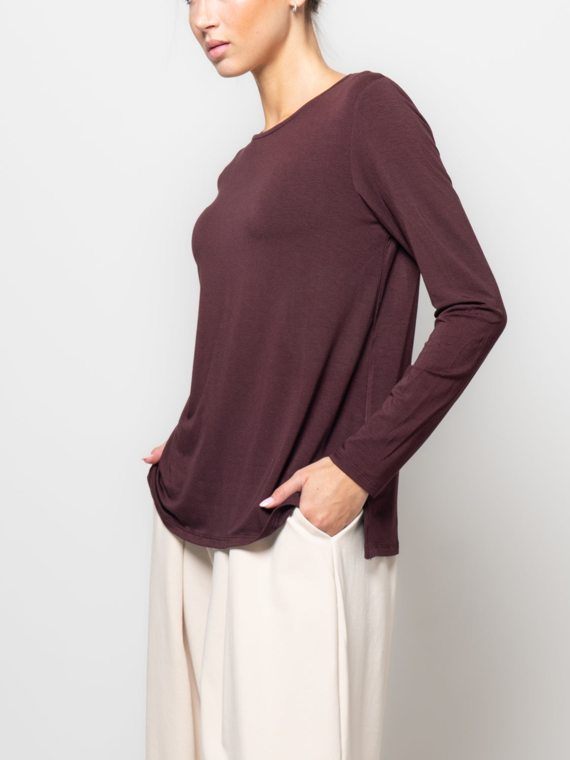 T shirt in viscosa con spacchi