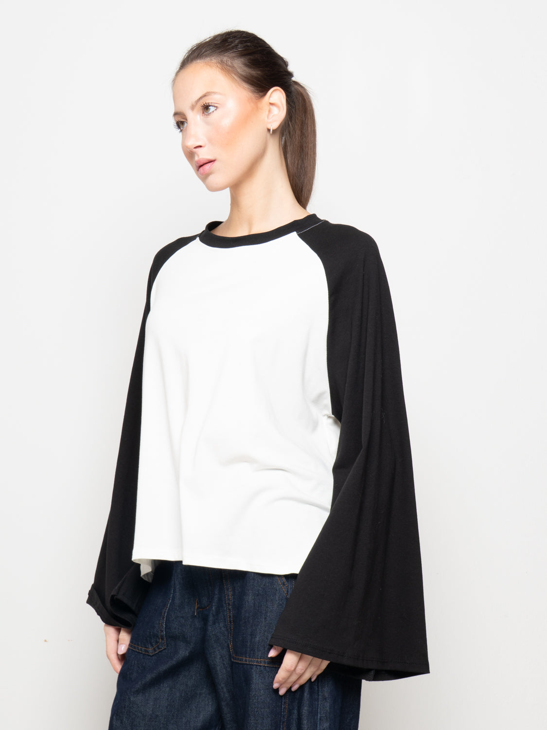T- Shirt con manica Svasata bicolore