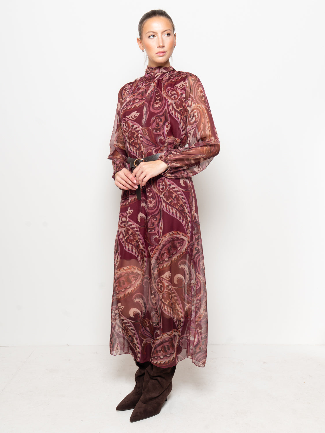 Abito lungo fantasia foulard bordeaux con fiocco