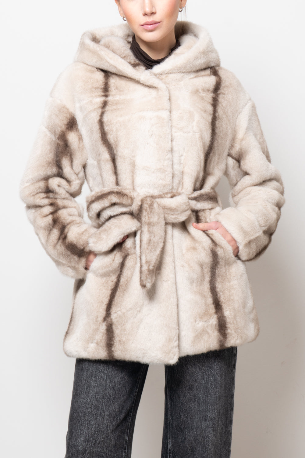 Ecopelliccia con cappuccio e fusciacca