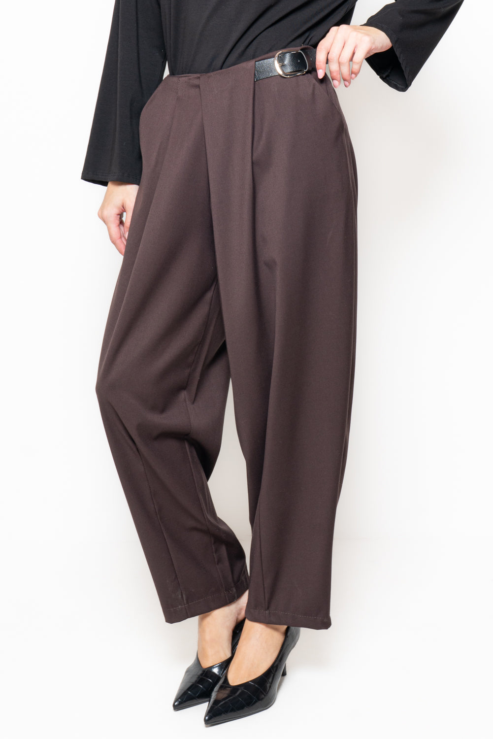 Pantalone carrot con cintura