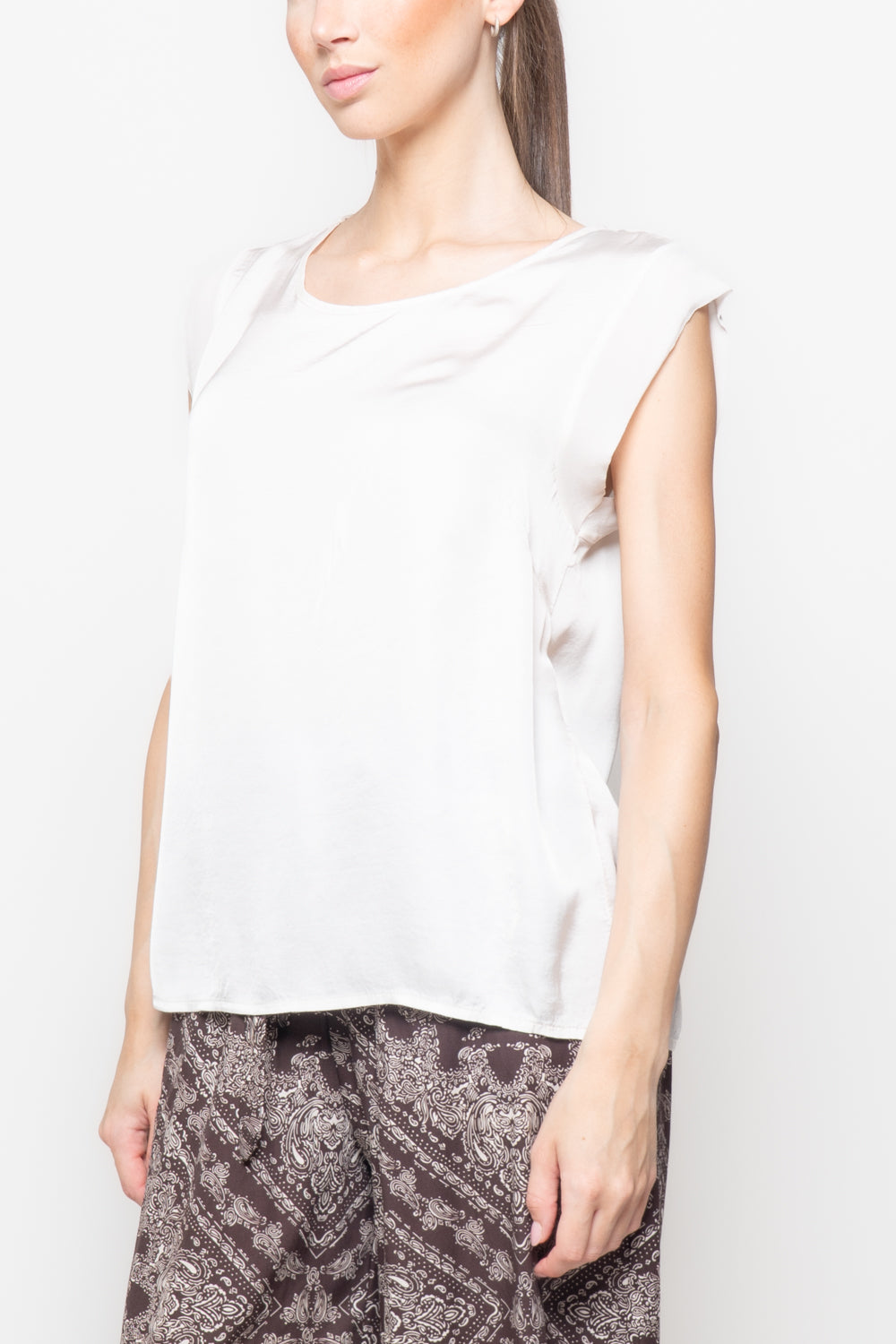 Top in satin paricollo