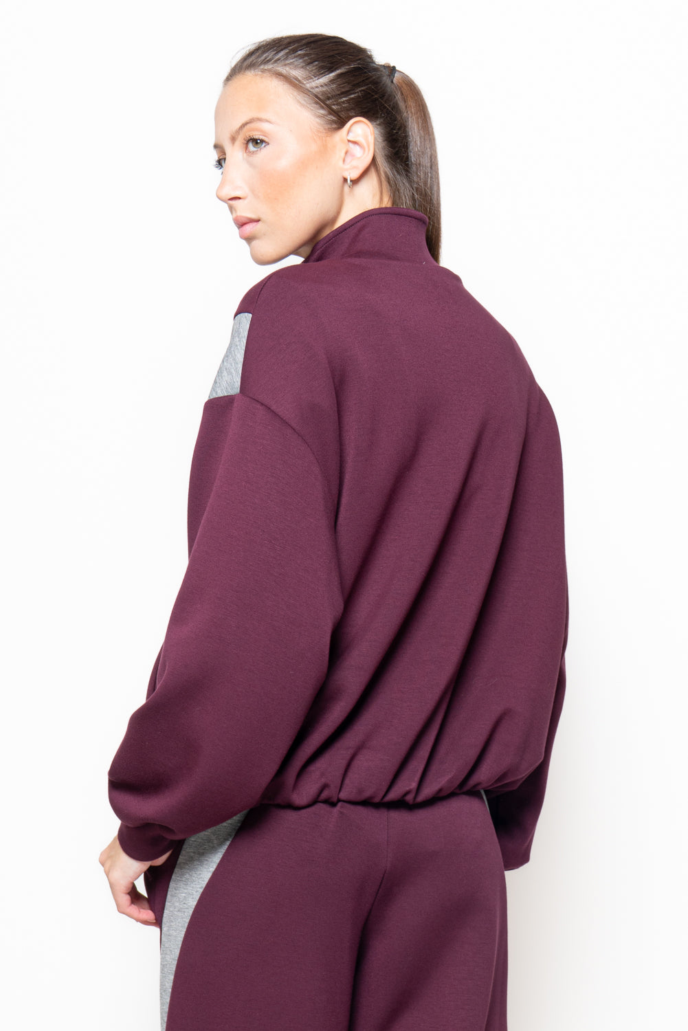 Felpa collo alto con inserti color block