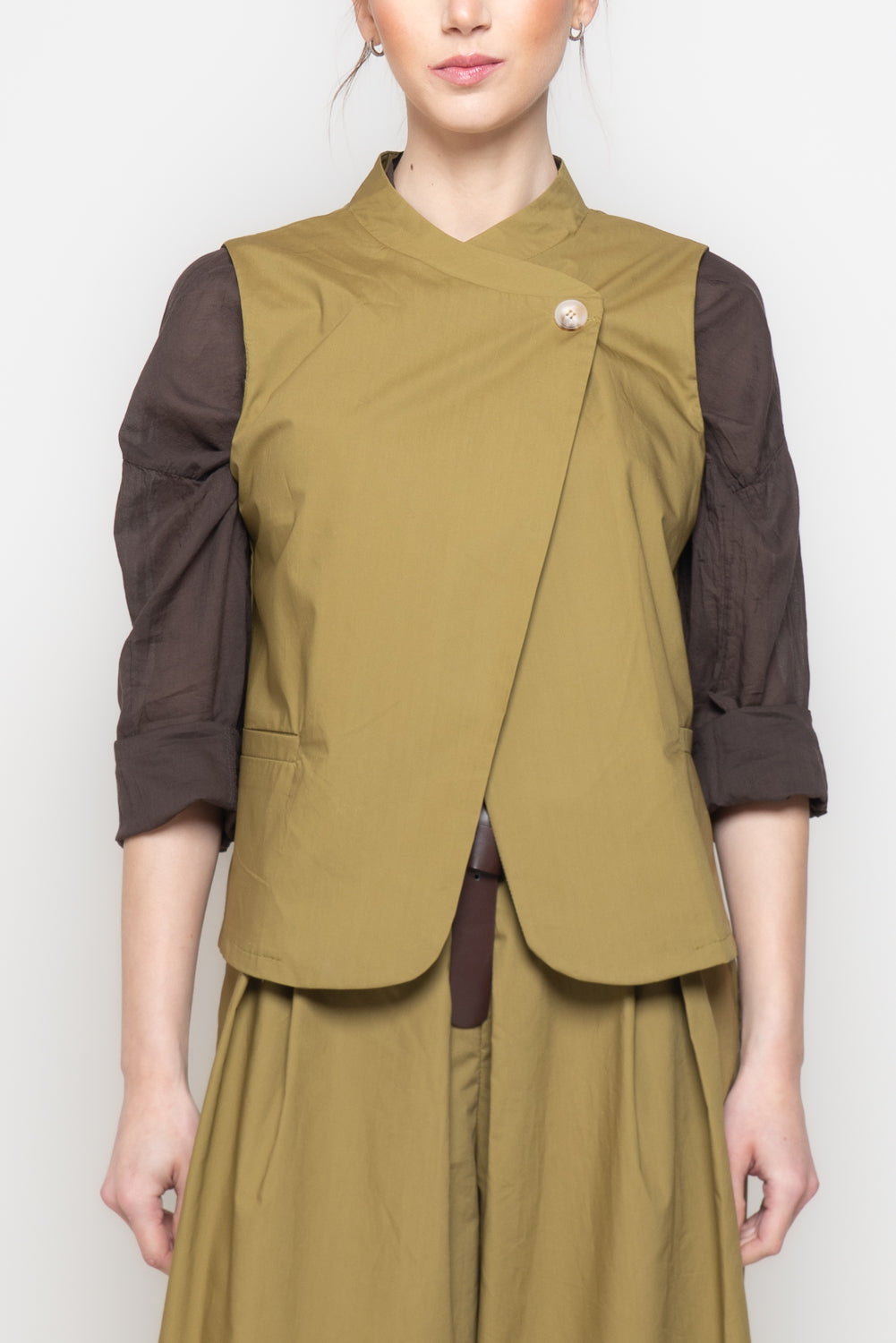 Gilet Strutturato con Chiusura Asimmetrica