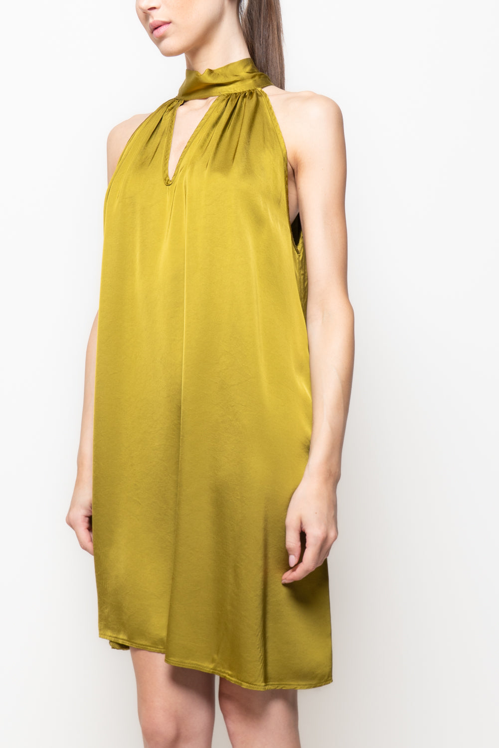 Abito in Satin con Scollo all'Americana corto