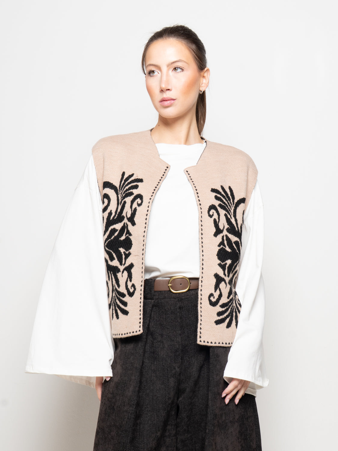 Gilet jacquard con ricamo