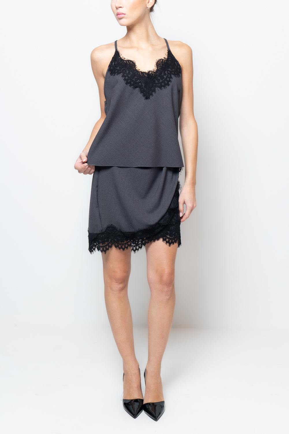 Top halter con pizzo