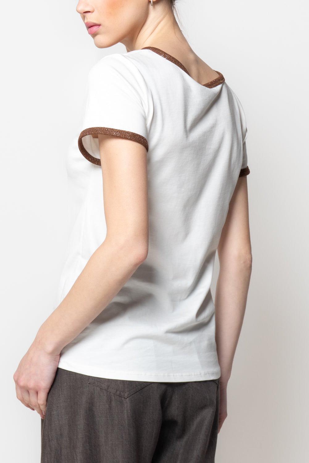 T-shirt con Profili a Contrasto