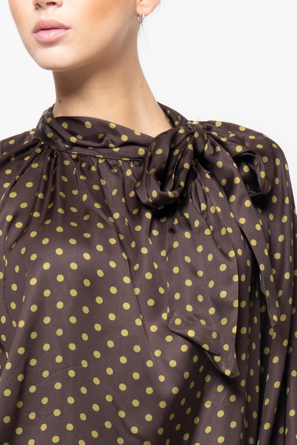 Blusa con fiocco a pois