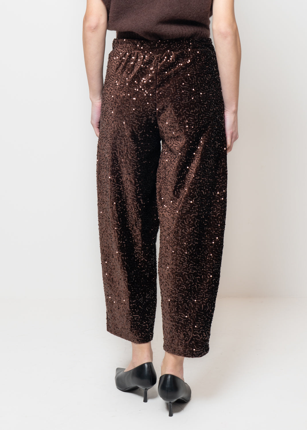 Pantaloni barrel in paillettes e ciniglia