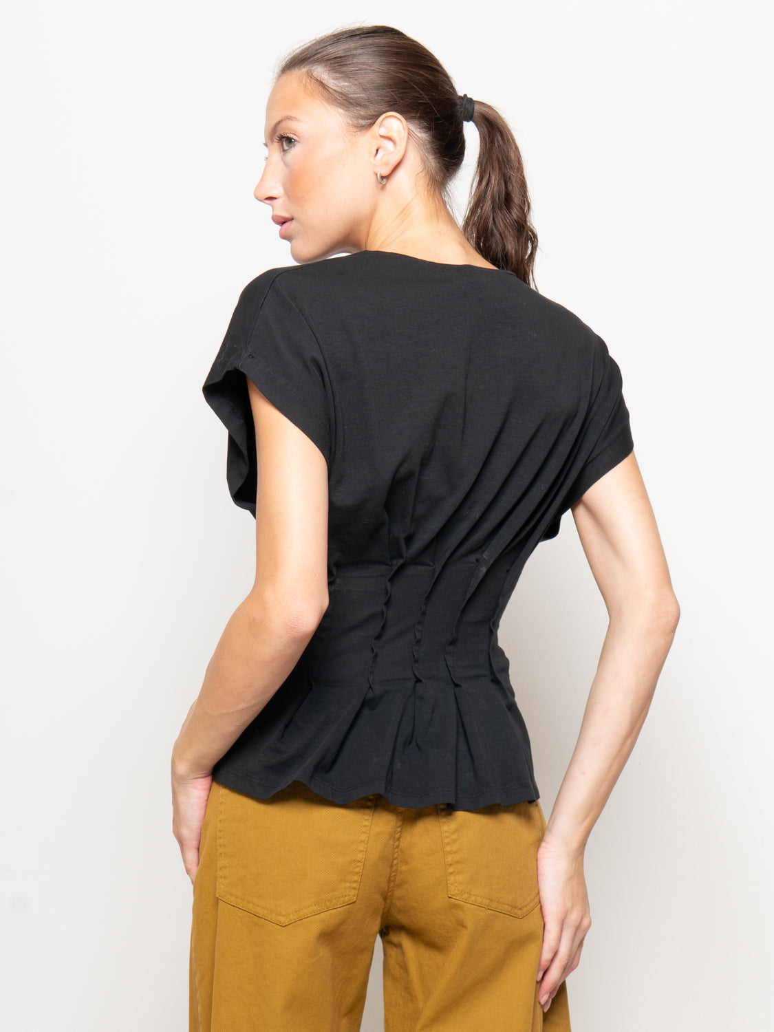 T-shirt rappresa in vita