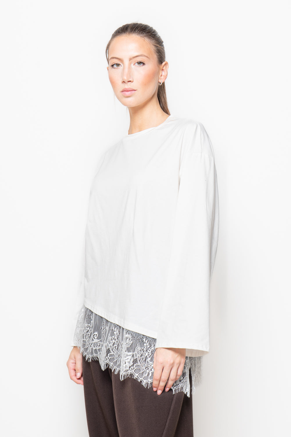 T-shirt oversize con fondo in pizzo