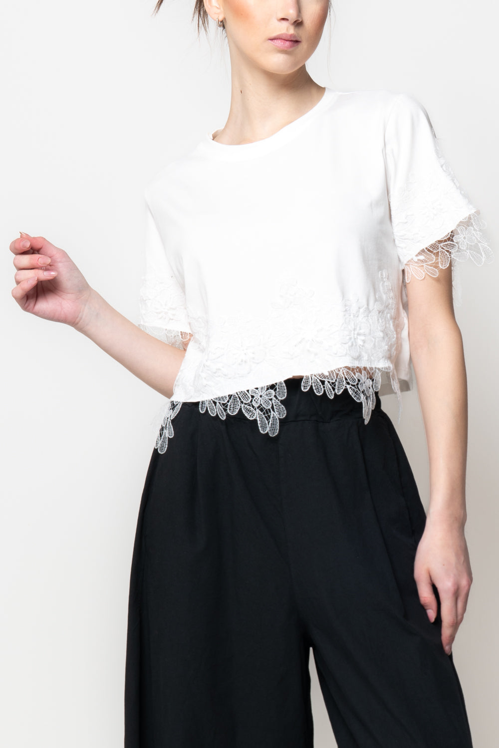 T-shirt Crop con Pizzo