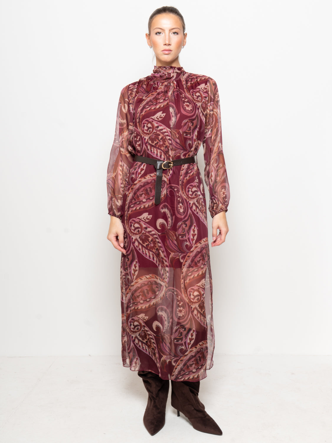Abito lungo fantasia foulard bordeaux con fiocco