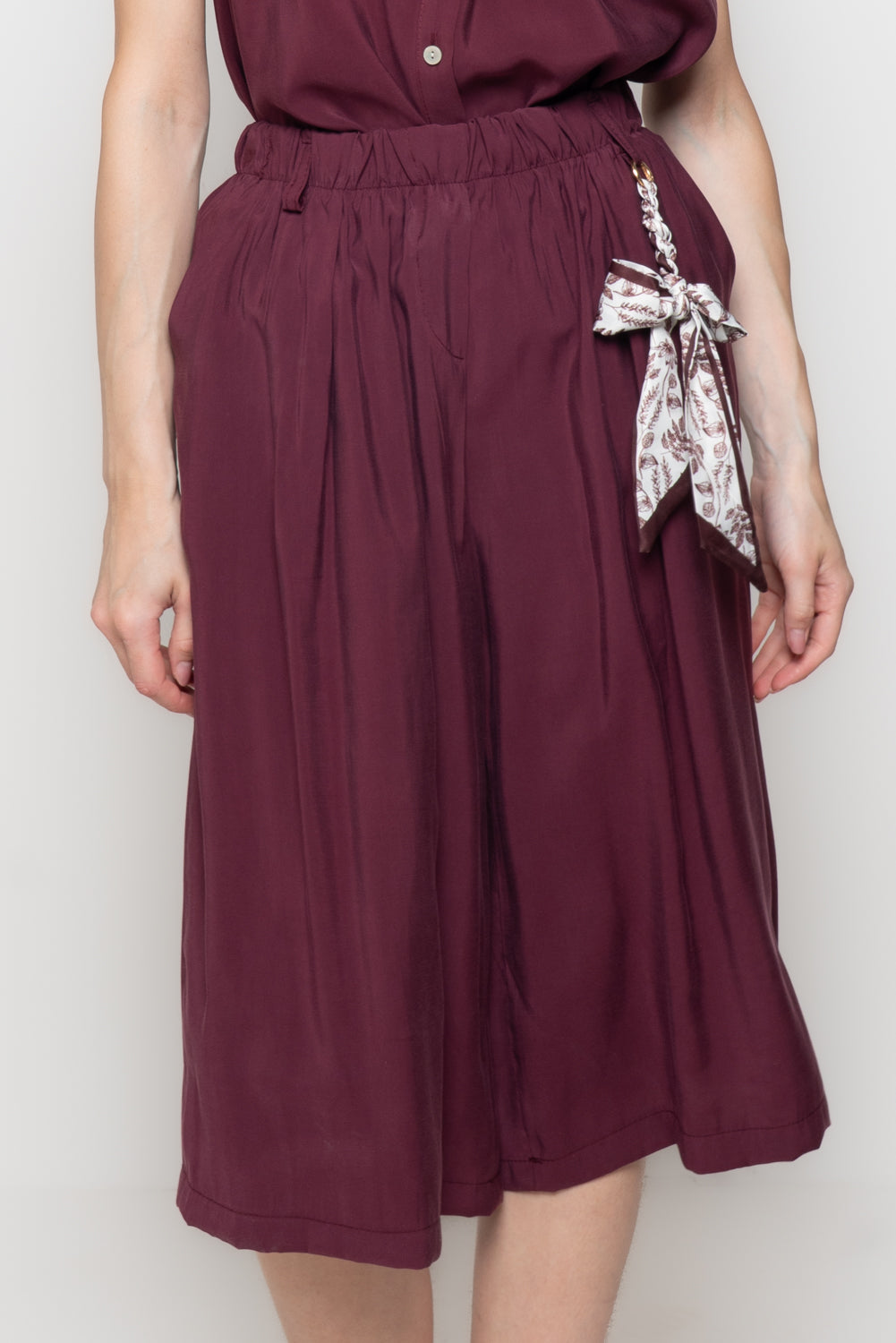 Bermuda Fluido con Foulard