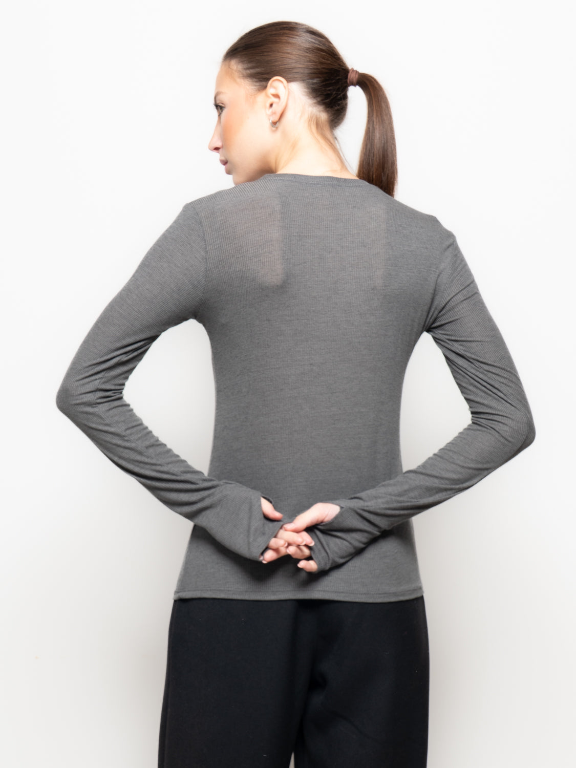 Maglia a costine con foro