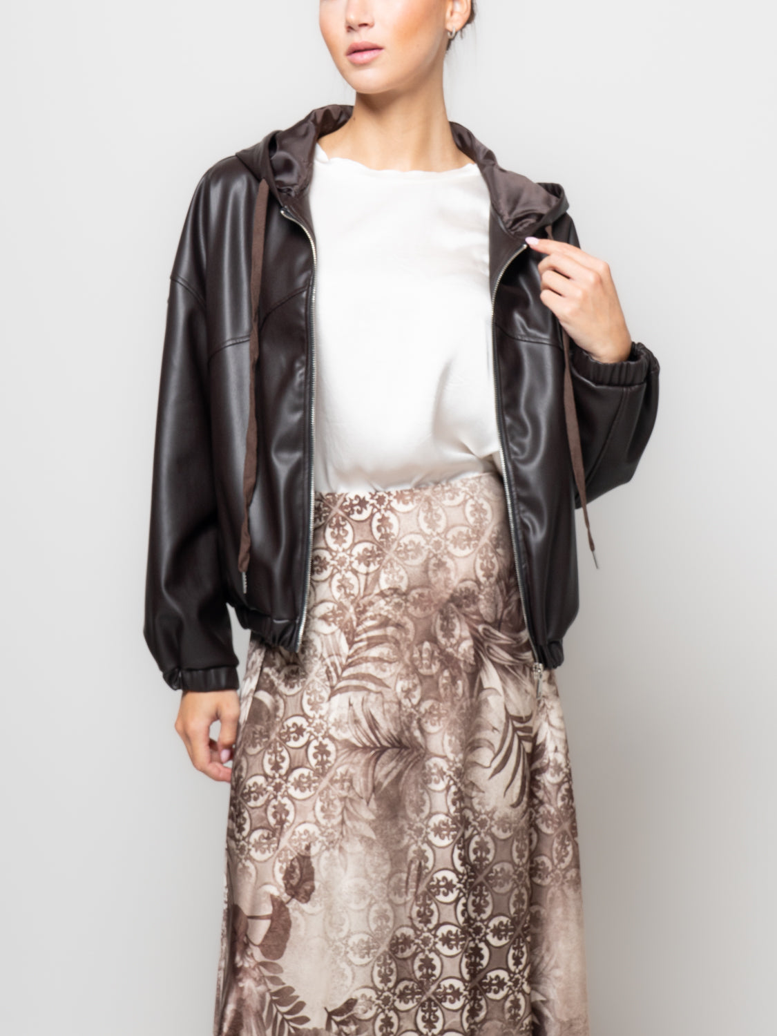 Bomber effetto pelle con cappuccio