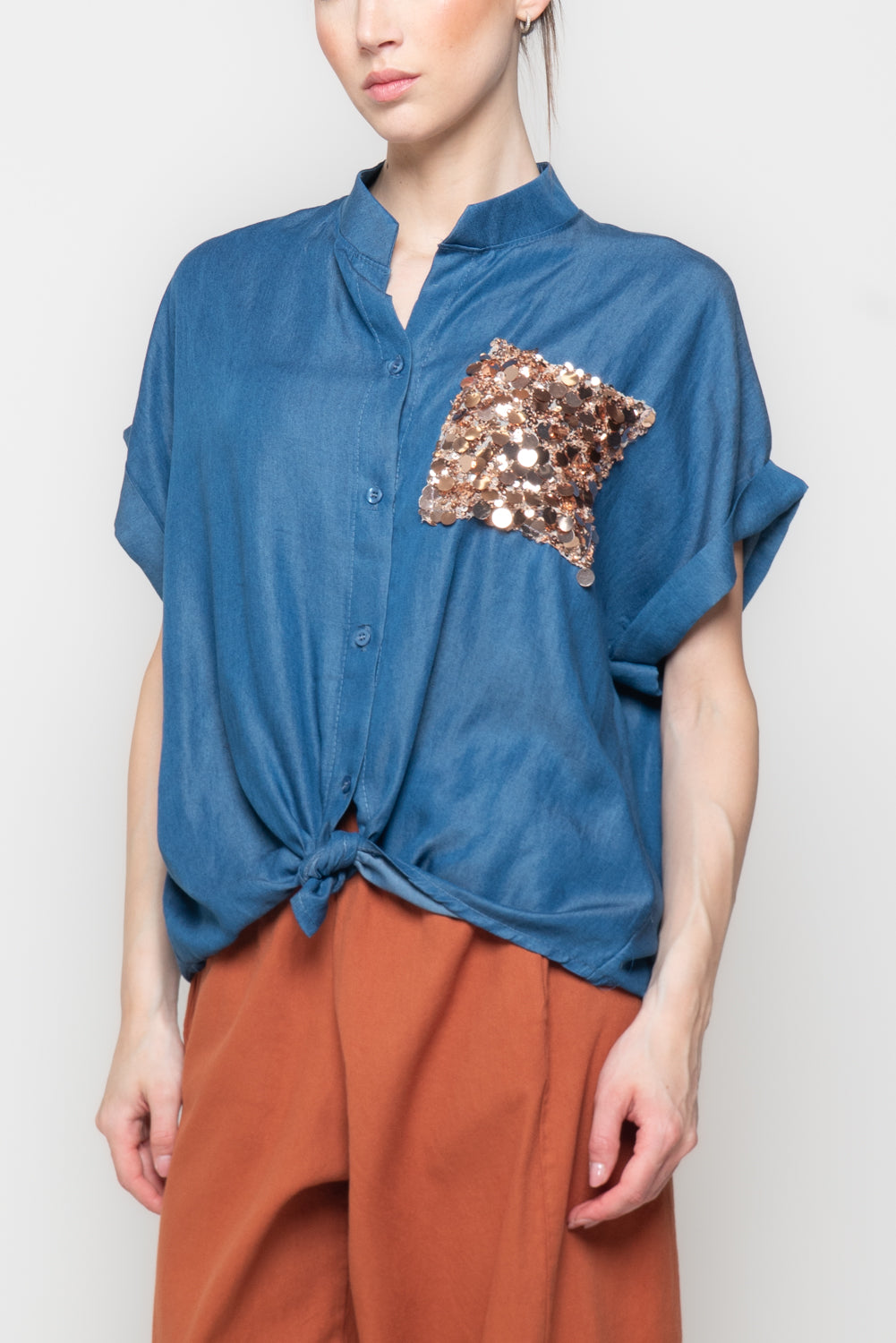 Camicia con tasca in paillettes