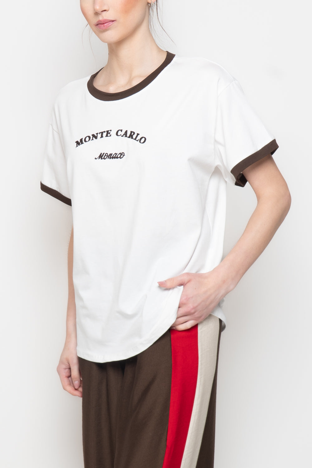 T-shirt in  Contrasto con Ricamo "Monte Carlo"