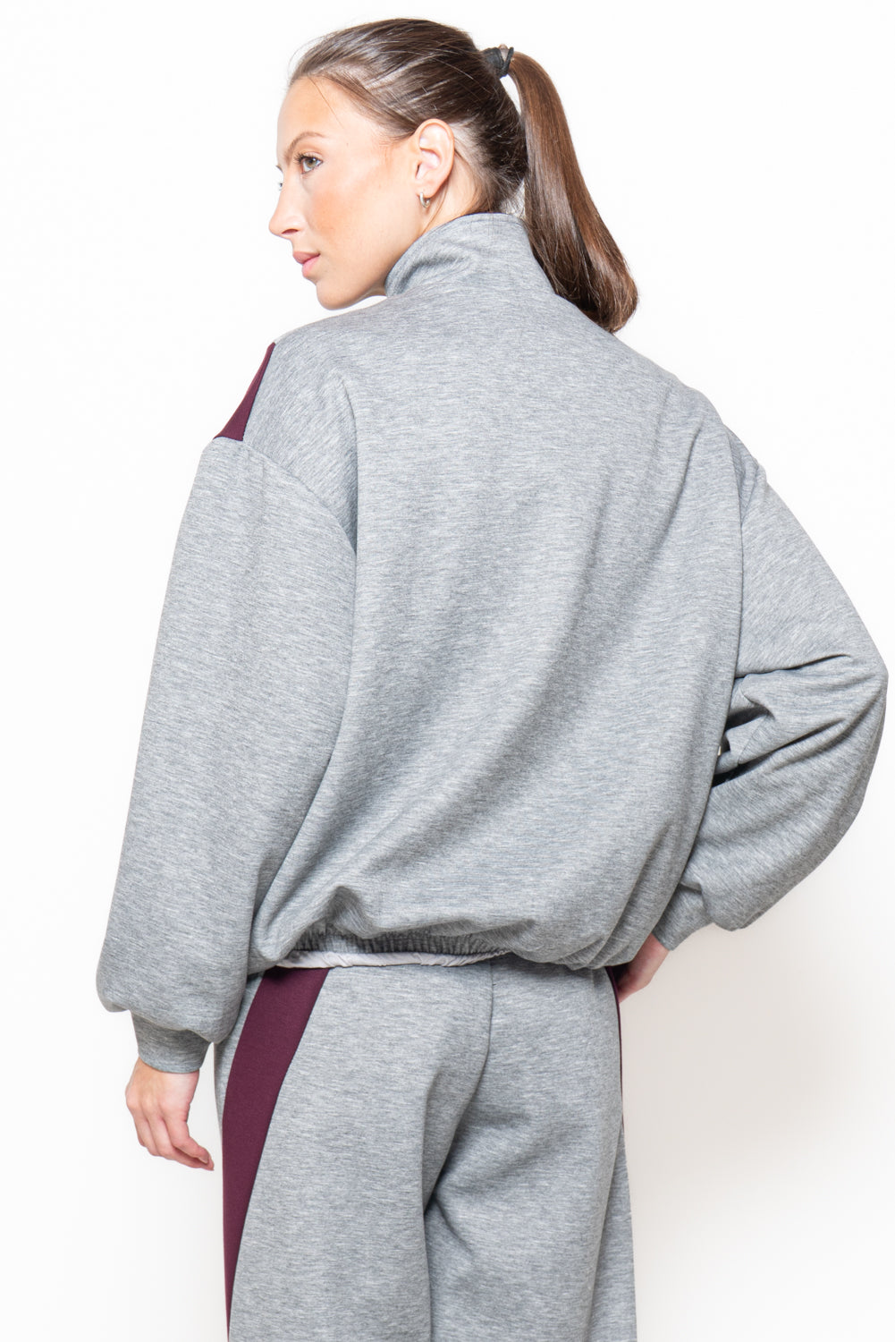 Felpa collo alto con inserti color block