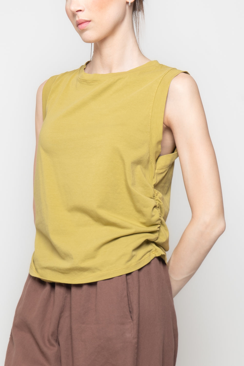T-shirt smanicata rappresa