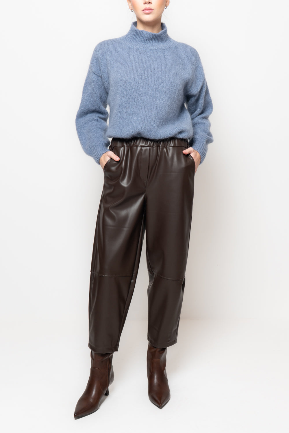 Pantalone baggy con elastico dietro