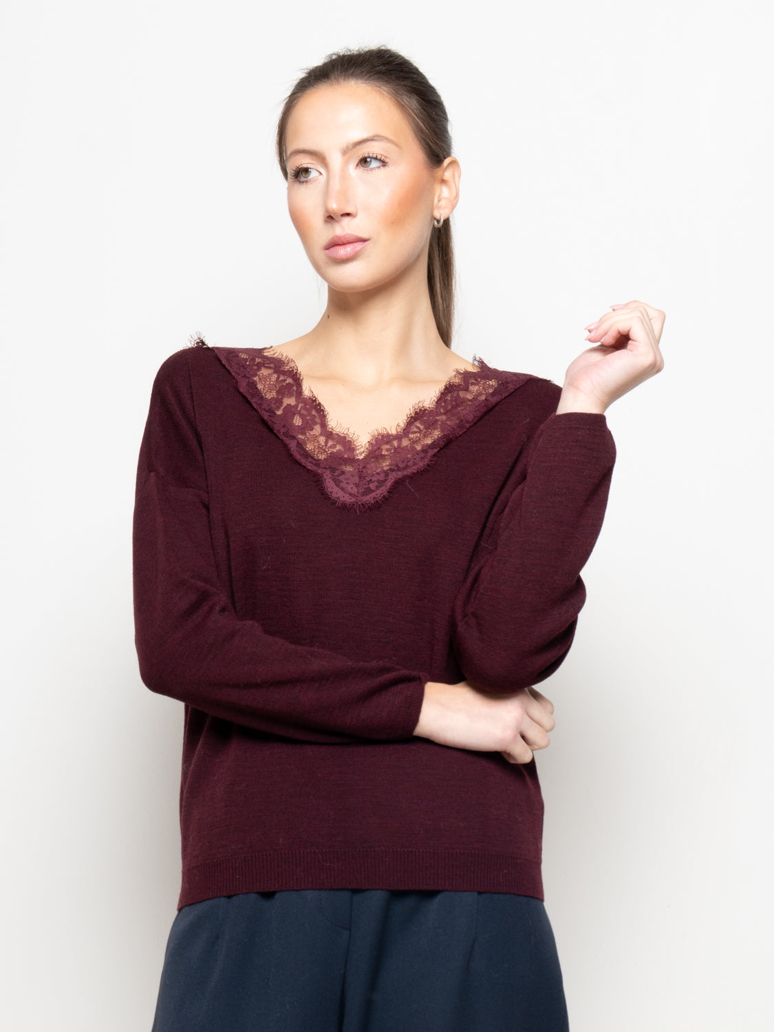 Maglia scollo a V con pizzo