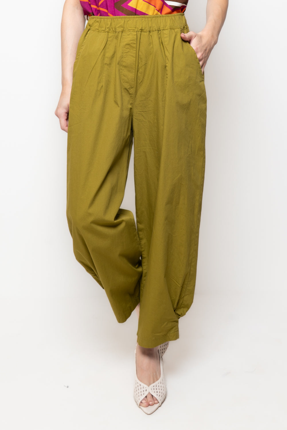 Pantalone barrel con maxi tasca