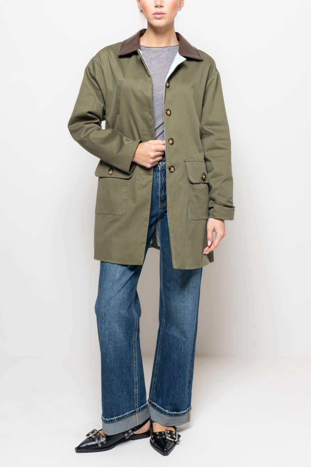 Cappotto con colletto in ecopelle