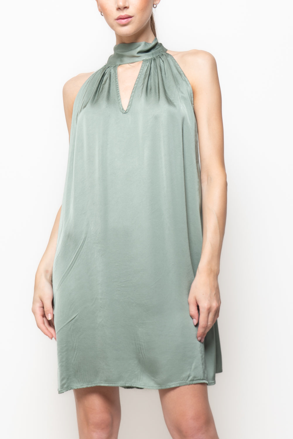 Abito in Satin con Scollo all'Americana corto