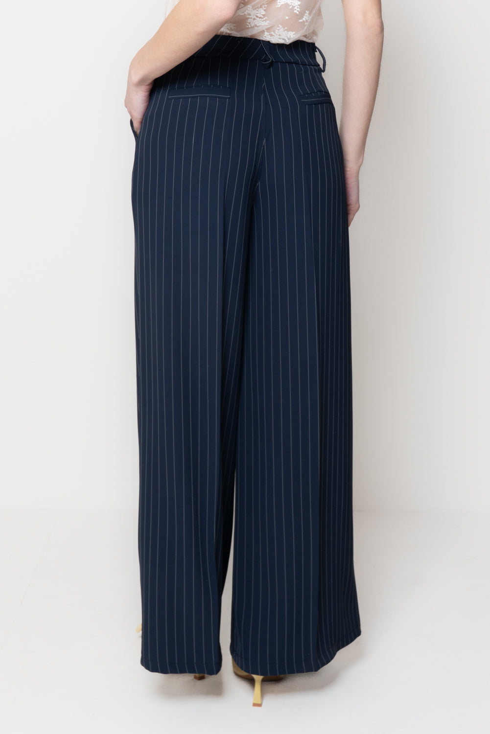 Pantaloni in fluido gessato