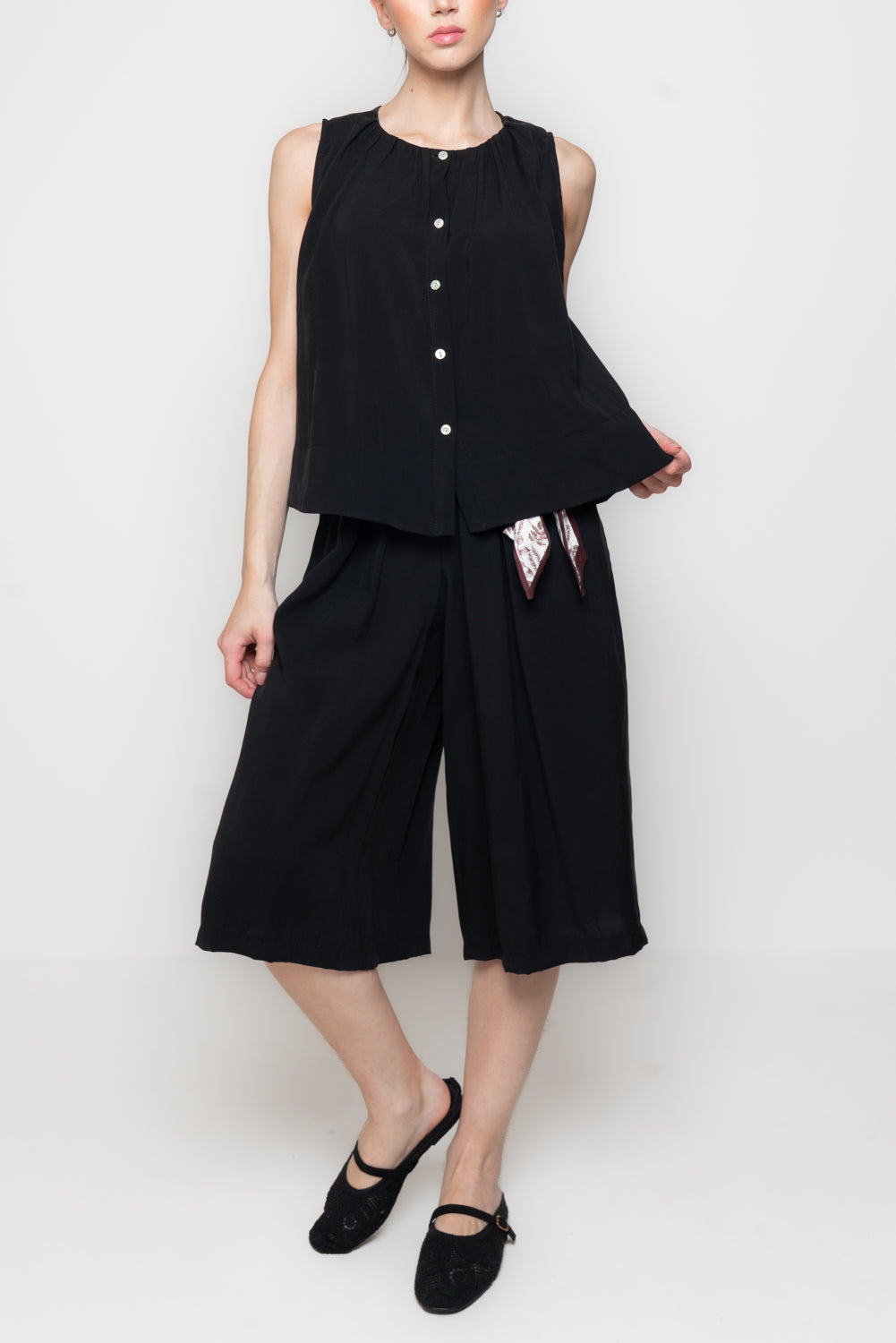 Camicia Smanicata Fluida con Scollo Arricciato