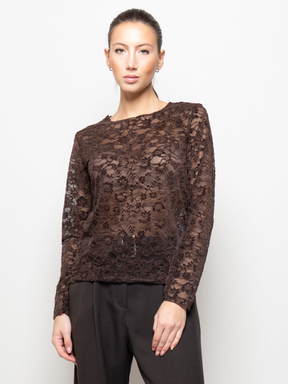 Blusa in pizzo macramè a maniche lunghe