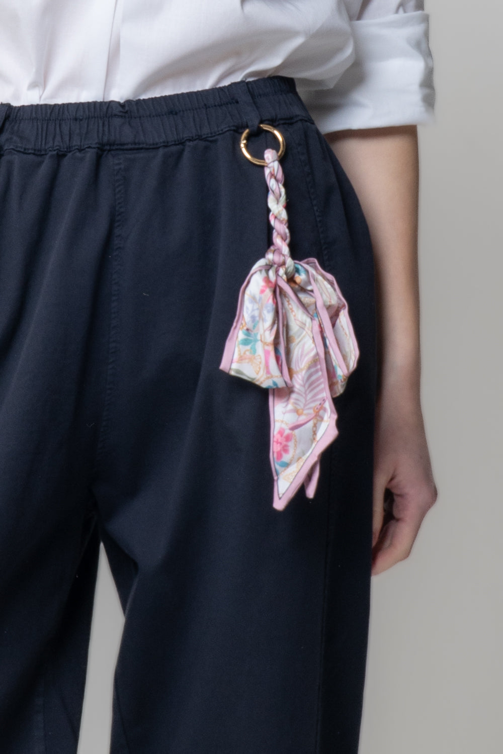 Pantalone a Carota con Foulard