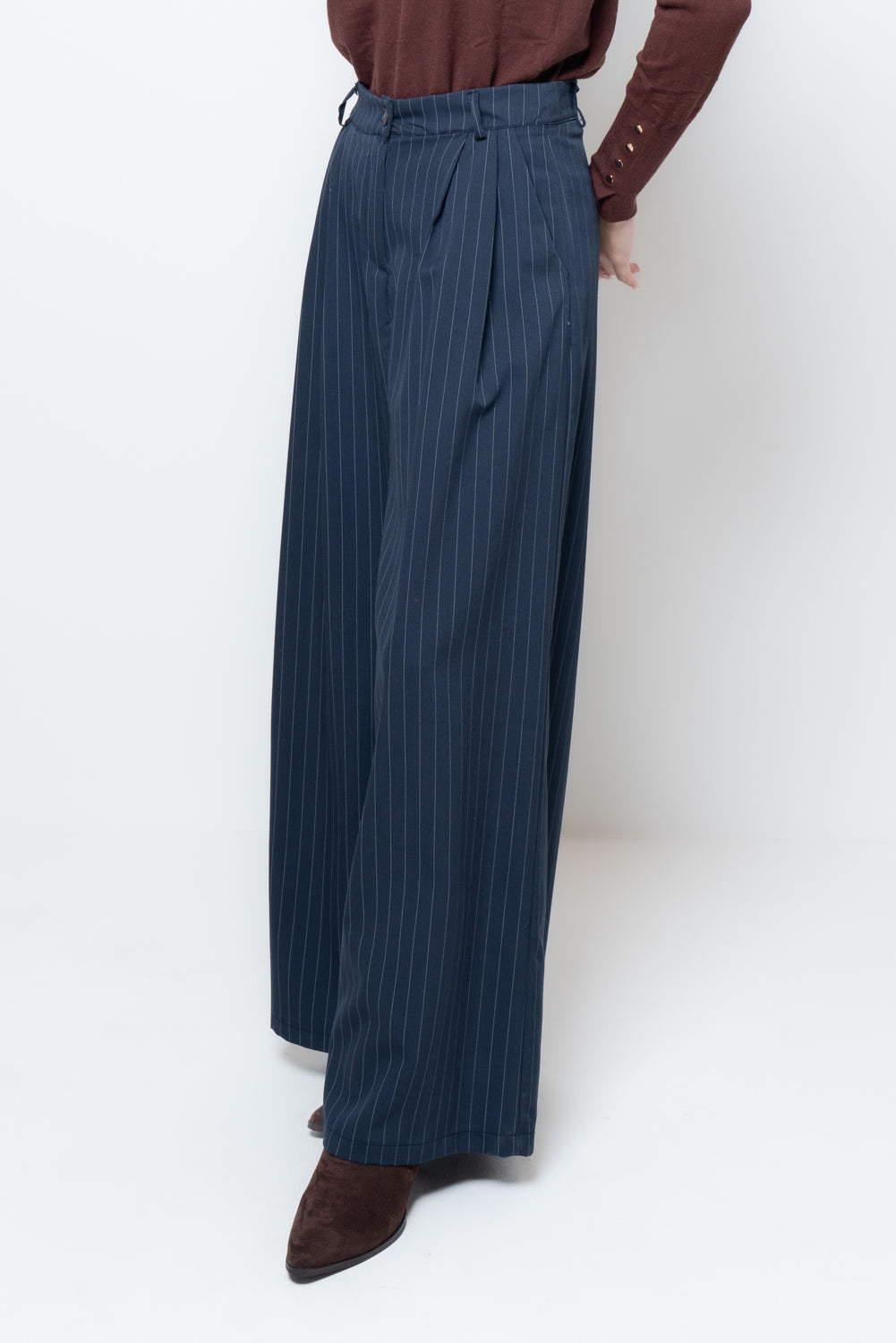 Pantaloni a palazo gessati