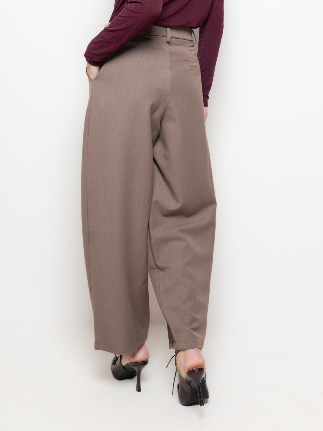 Pantalone baggy con effetto incrociato