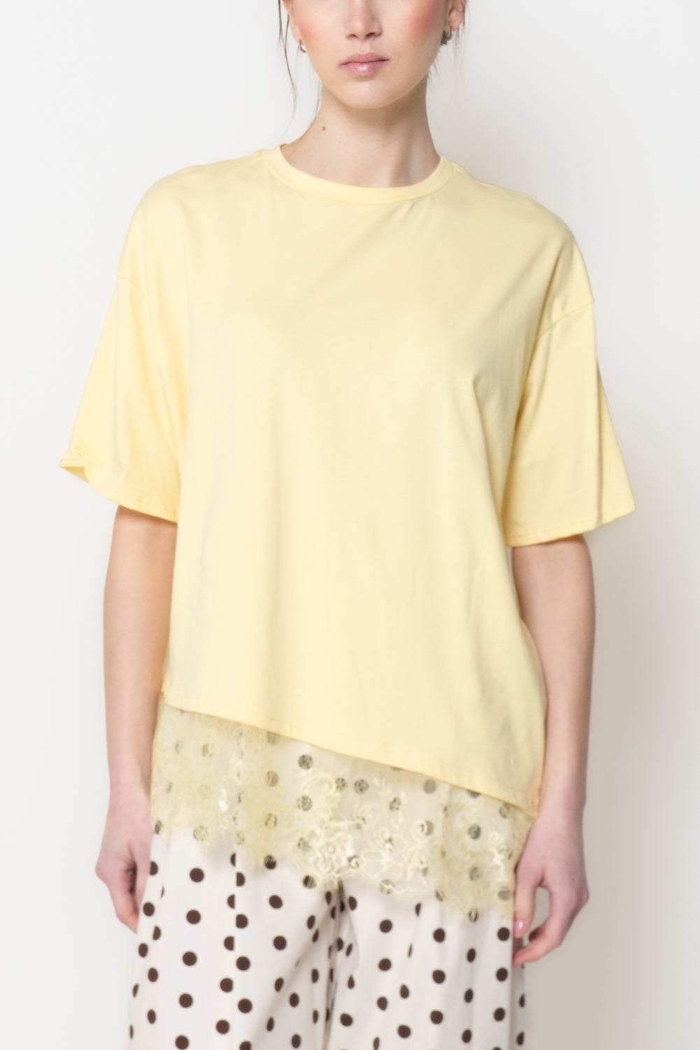 T-shirt con Fondo Asimmetrico in Pizzo