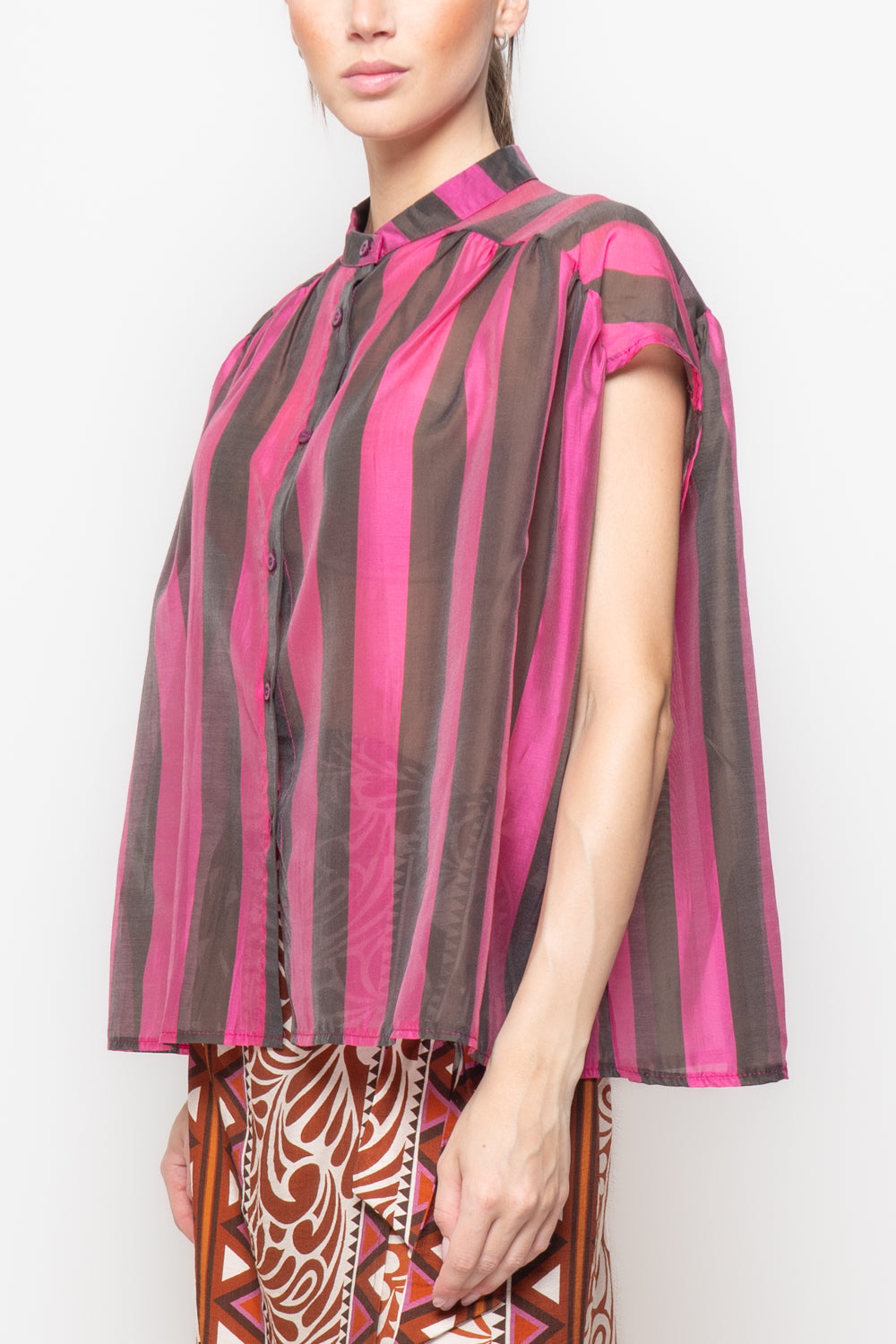 Blusa Smanicata a Righe con Colletto alla Coreana
