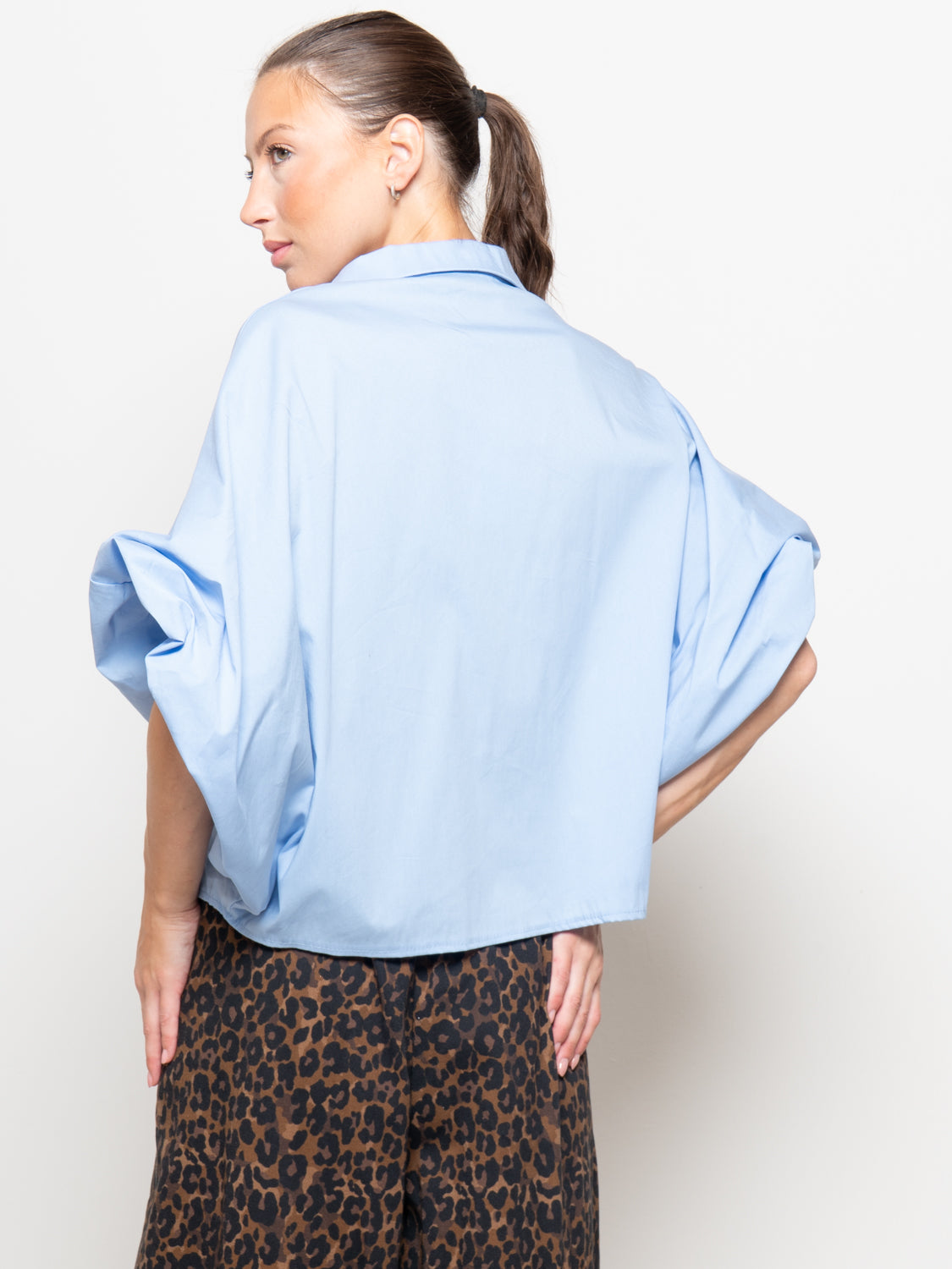 Camicia corta con fondo arricciato