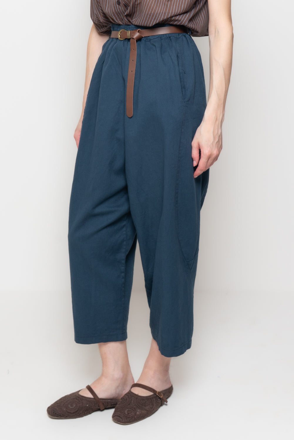 Pantalone a Gamba Larga con Cintura