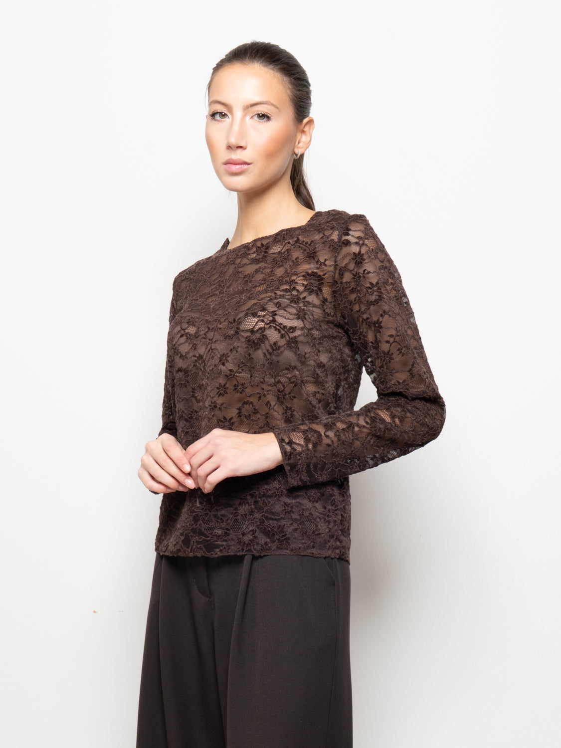 Blusa in pizzo macramè a maniche lunghe