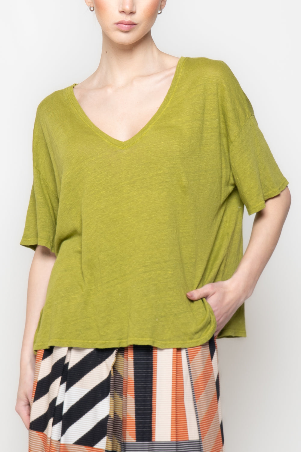 T-shirt scollo a V 100% lino
