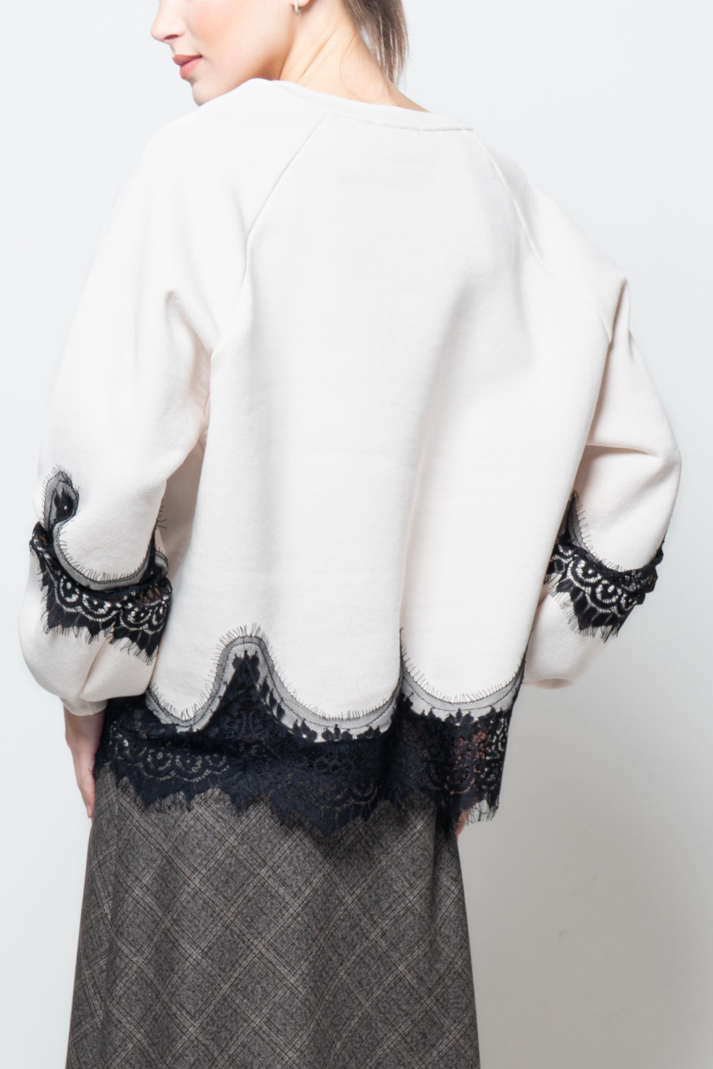 Felpa con balza in pizzo