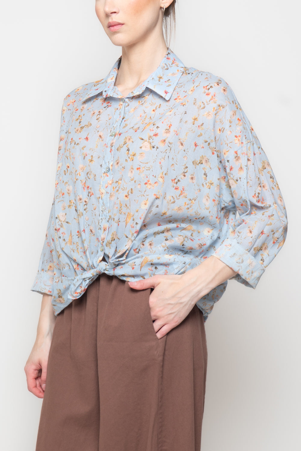 Camicia Floreale con Dettaglio Incrocio