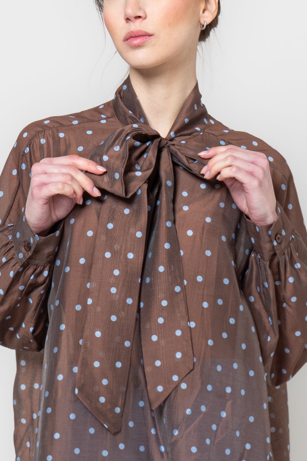 Camicia a pois con fiocco