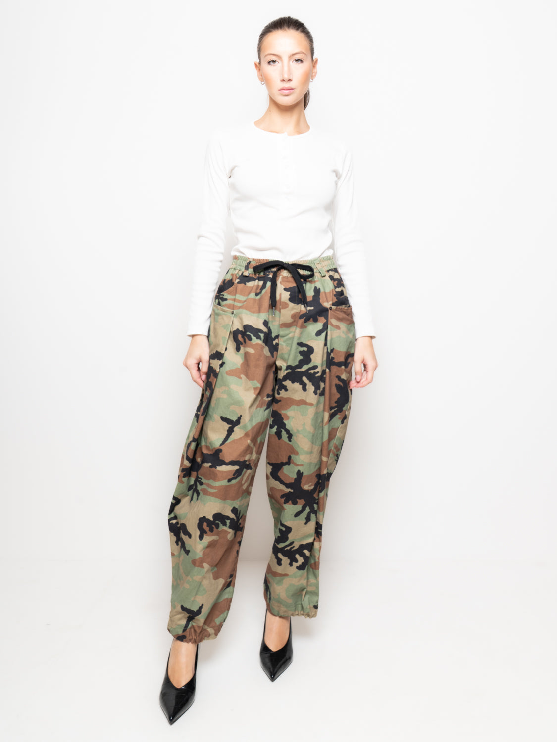 Pantalone cargo in fantasia camouflage
